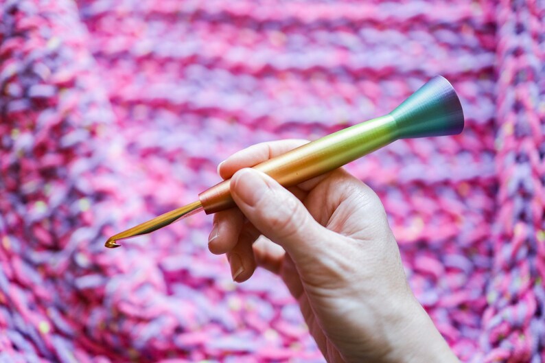 Ergonomic Rainbow Ombre Crochet Hook, 3D Printed Hybrid Crochet Hook, Tapered Style Metal Crochet Hook, Gift for crocheter image 5