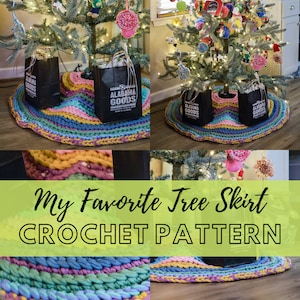 Könnte beinhalten: Ein bunter gehäkelter Baumrock mit einem wellenförmigen Muster in den Farben Rosa, Lila, Grün, Gelb und Braun. Der Rock ist um einen Weihnachtsbaum mit Geschenken und Ornamenten gelegt. Der Text "My Favorite Tree Skirt CROCHET PATTERN" ist auf grünem Hintergrund dargestellt.