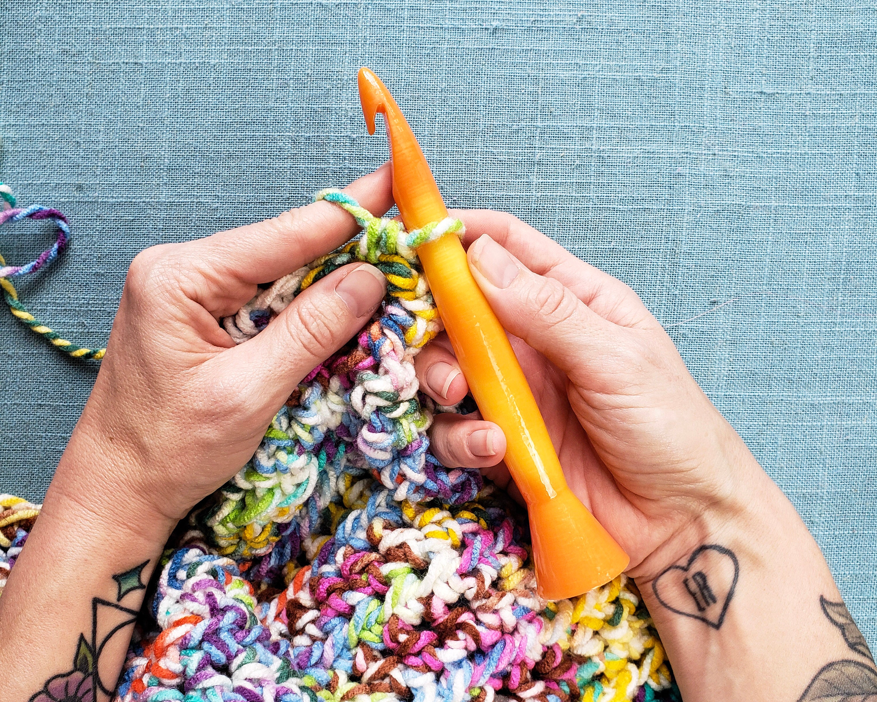 6.5mm Color Change Orange to Yellow, Ergonomic Crochet Hook, 3D Printed  Hybrid Hook, Susan Bates Inline Style Metal Hook, Gift for Crocheter 