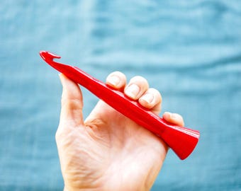 11mm Crochet Hook, 3D Printed Ergonomic Jumbo Crochet Hook, Red Glitter Edition, gift for crocheter