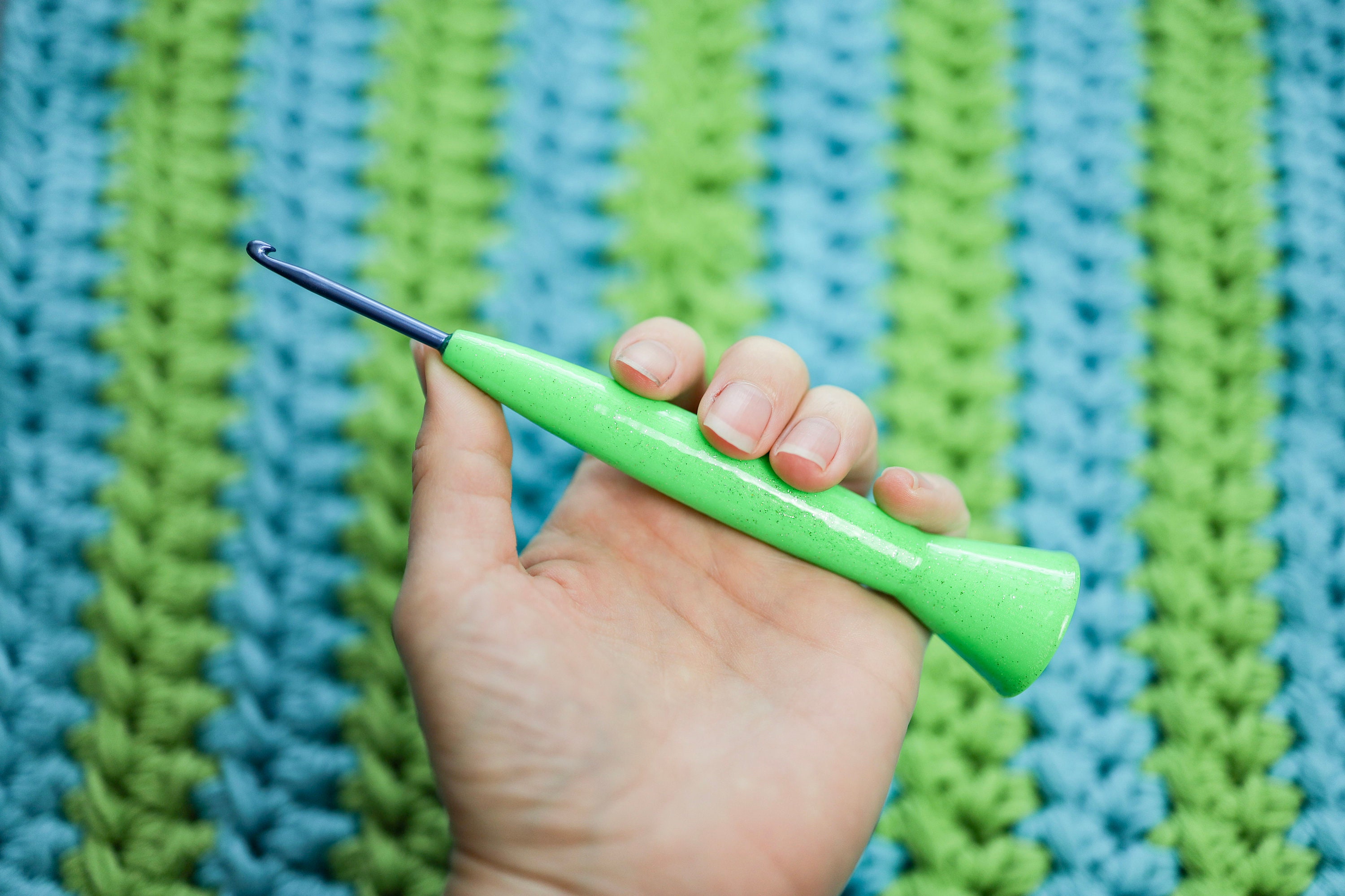 3.75mm Ergonomic Crochet Hook, 3D Printed Hybrid Tapered Style Boye Metal Crochet  Hook, Neon Green Glitter, Gift for Crocheter 