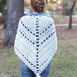 Super Chunky Triangle Wrap Crochet Pattern, Simple Oversized Meditation Wrap, Super Bulky yarn, Beginner Friendly Pattern image 9