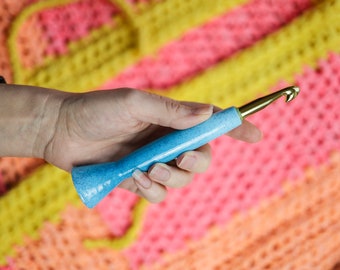 10mm Ergonomic Crochet Hook, 3D Printed Hybrid Tapered Style Metal Crochet Hook, Blue Ombre Edition, Gift for crocheter