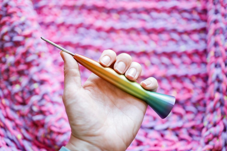 Ergonomic Rainbow Ombre Crochet Hook, 3D Printed Hybrid Crochet Hook, Tapered Style Metal Crochet Hook, Gift for crocheter 3.25mm Susan Bates