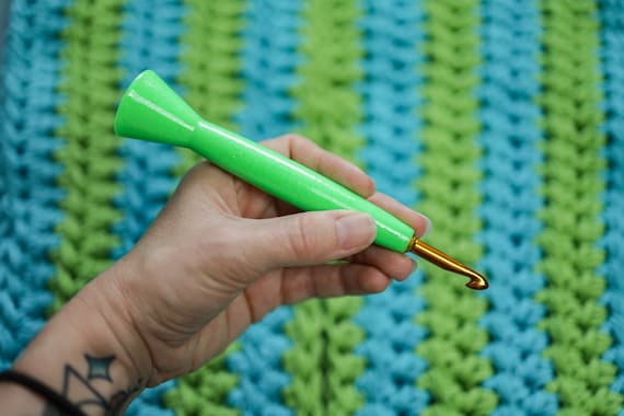 9mm Ergonomic Crochet Hook, 3D Printed Hybrid Tapered Style Metal Crochet  Hook, Cosmos Black Hole Edition, Gift for Crocheter 