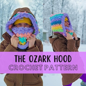 Könnte beinhalten: Ein Häkel-Kapuzenmuster namens "The Ozark Hood" mit einer regenbogenfarbenen Kapuze und einem passenden Schal. Die Kapuze wird von einer Person in einer verschneiten Umgebung getragen.