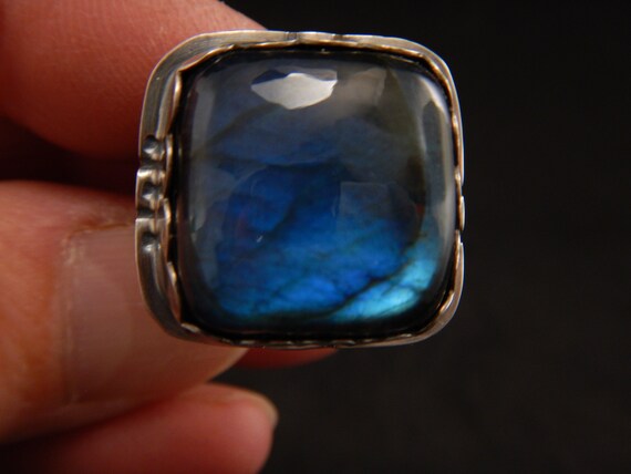 Silver ring sterling (925) patinated, adorned with a beautiful blue labradorite handmade