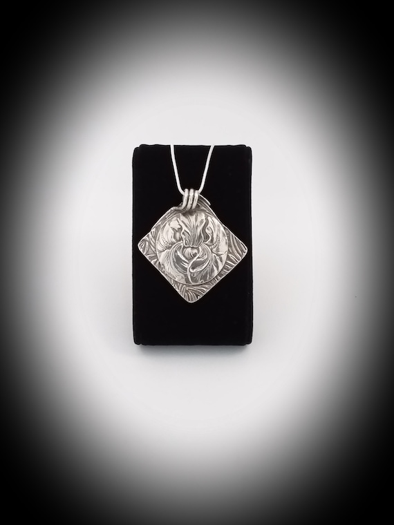 Necklace with silver chain 925 and Silver Pendant (999).