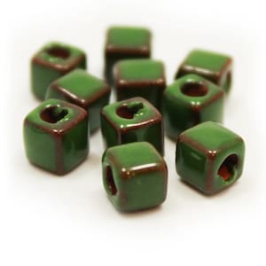 ceramic beads Keramik Würfel 5mm waldgrün 10 Stück Emaille Keramik perlen enamel cubes 5mm Perlen ceramic cubes greek beads square beads