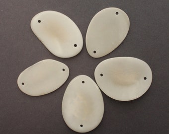 Tagua chips large natural white 38 mm 5 pieces thin white disc connectors with two holes irregular tagua beads intermediate piece natural beads