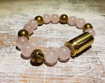 Brazalete tipo bala elástico con abalorios de latón calibre 45 con abalorios de cuarzo rosa y piedra druzy.