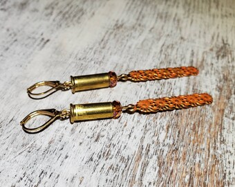 Pendientes colgantes de bala - Casquillos de bala calibre .22 con flores de latón / melocotón y cuentas de durazno