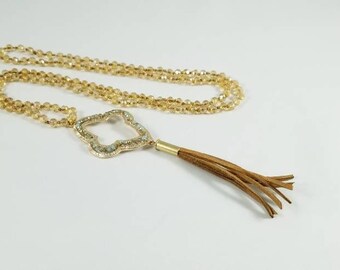 Collar de abalorios con colgante de abalorios y collar de borlas con casquillo de bala de fusil largo .22