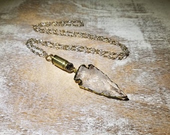 Collar de carcasa de bala Sig 357 con colgante de punta de flecha y cadena con cuentas
