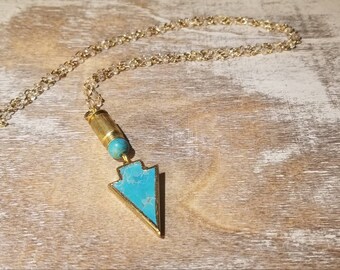 357 Sig Brass Arrow Bullet Casing Collar con genuino colgante de rebanada de piedra azul y cadena de cuentas