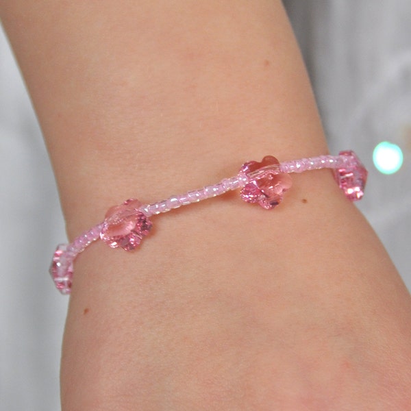 Bracelet pour petites filles "Petites Fleurs" en perles de rocaille à facettes et fleurs en cristal Swarovski