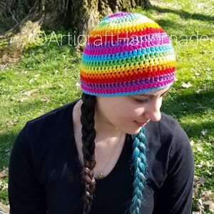 Classic Beanie Hat - Hand gehäkelt- Mehrfarbiges Acrylgarn-Maschinenwaschbar und Trockner geeignet