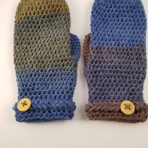 Soft and Warm Mittens with hand sculpted Polymer Clay Button - Hand Crocheted