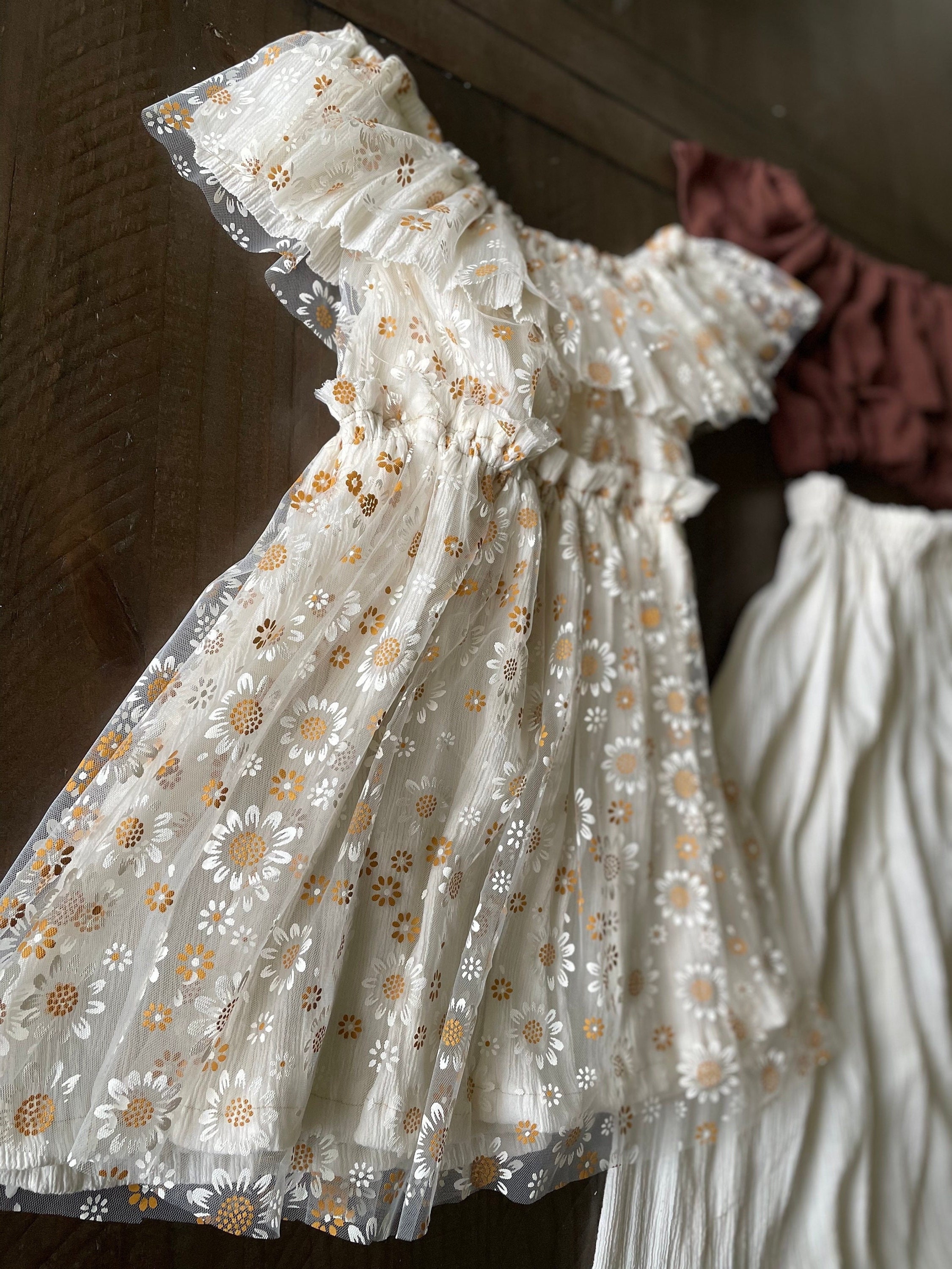 Daisy Dress Girls Boho Daisy Tulle With White Gauze Lining, off the Shoulder - Etsy Daisy Dress Girls Boho Daisy Tulle With White Gauze Lining, off the Shoulder - Etsy