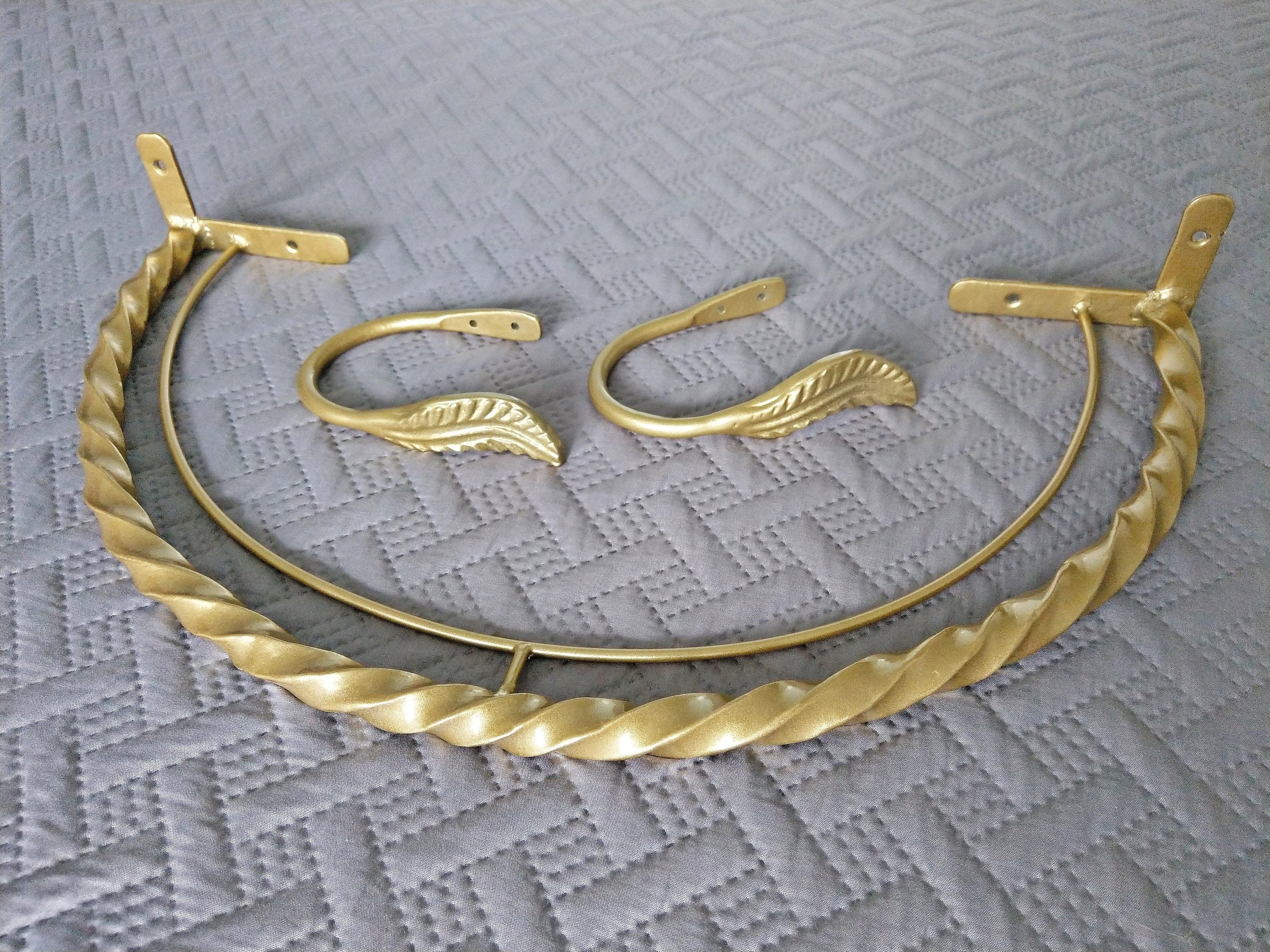Crown canopy top wall decor