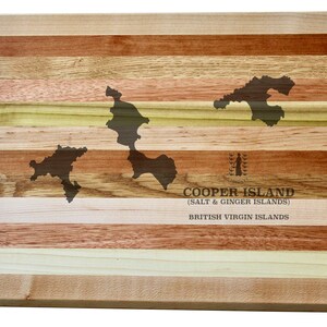 Tábua de servir e bar de madeira gravada com mapa da Ilha Cooper