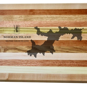 Tábua de servir e bar de madeira gravada com mapa da Ilha Norman