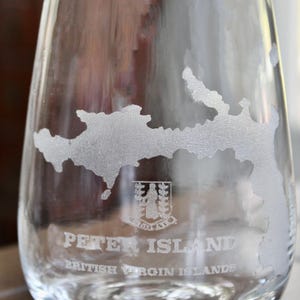 Óculos gravados com o mapa de Peter Island BVI - Ilhas Virgens Britânicas