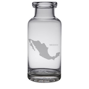 Jarra de vidrio con grabado del mapa de México