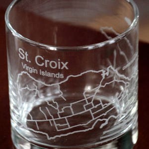 Óculos gravados com o mapa de St. Croix e as Ilhas Virgens dos EUA - Design de linha