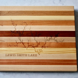 Lewis Smith Lake AL Karte Graviertes Holz Servierbrett & Barbrett