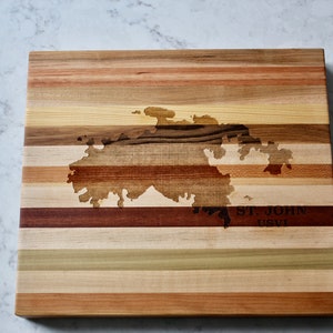 Tábua de servir e tábua de bar de madeira gravada com mapa de São João