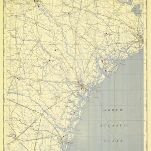 Puede incluir: Mapa vintage USAF Target Complex Chart-Series 500 de Savannah, Georgia, con información geográfica detallada. El mapa incluye el Océano Atlántico Norte y las áreas circundantes, con texto que indica la escala y el estado restringido.
