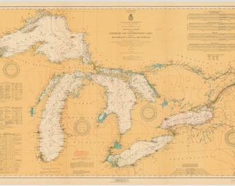 Puede incluir: Un mapa vintage de los Grandes Lagos del Norte y del Noroeste, que muestra profundidades y otra información náutica. El mapa está impreso en un fondo beige con líneas y texto marrones y azules. El mapa incluye una rosa de los vientos y una barra de escala.