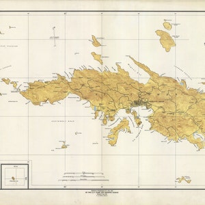 Op de afbeelding: Een vintage kaart van de Amerikaanse Maagdeneilanden, met een gedetailleerde weergave van het eiland St. Thomas. De kaart is gedrukt op crèmekleurig papier met een rasterpatroon en bevat een schaalbalk en een kompasroos.