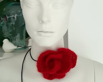 Bloem gebreide choker