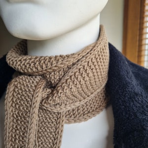 Petite écharpe tour de cou, écharpe en tricot, écharpe de cou, accessoire tendance latte beige