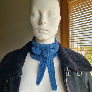 Kleiner Schal Halswärmer, Strickschal, Halstuch, modisches Accessoire marine blue