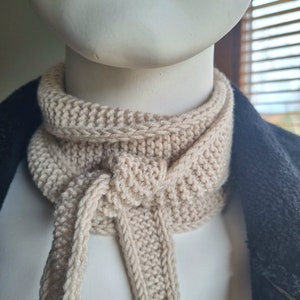 Little scarf neckwarmer, knitted scarf, neck scarf, trendy accessory light beige