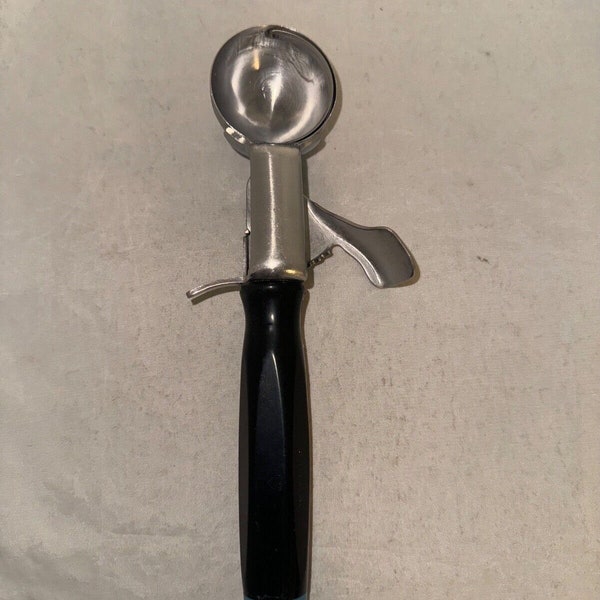 Vintage 1940's Myers Deluxe Disher Stainless Steel #30 Ice Cream Scoop