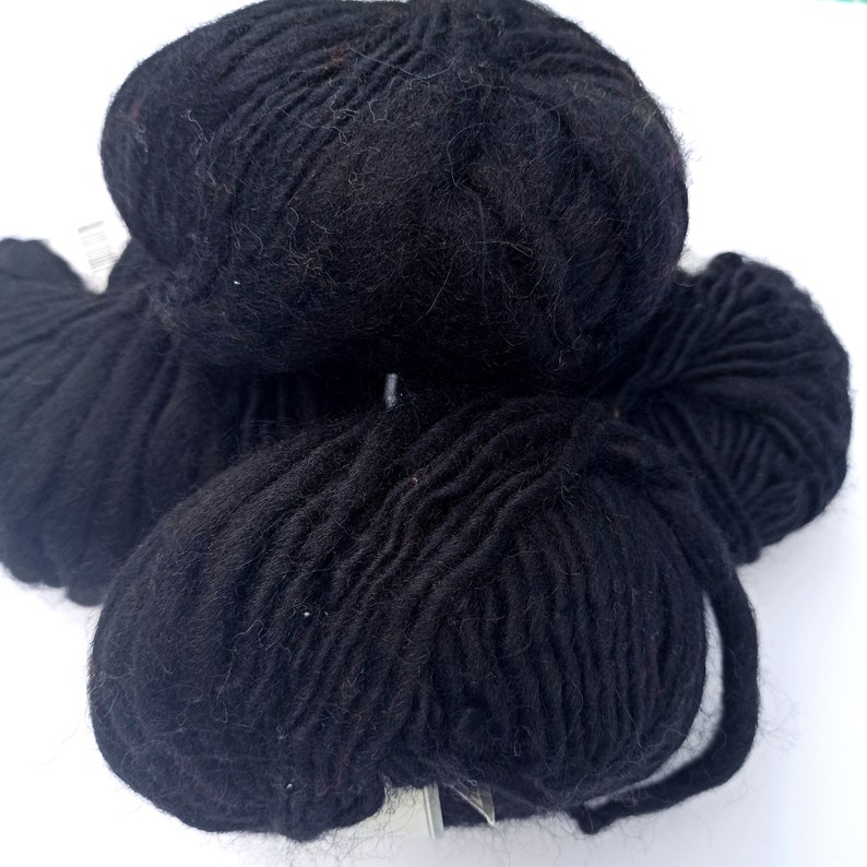 Black yarn, 100% natural wool, Art yarn 50g, Textured thread, Threads for knitting, Thick yarn, Threads for felting, Gedifra Gigante image 5