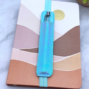 Aqua Elastic Band Pen Holder with Holographic Color Shifting Pebbles Vinyl
