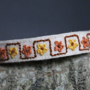 Geborduurde armband geel bruin bloemen etnisch vrouwelijke handgemaakte Hand gestikt