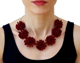 赤い花のネックレス、バーガンディの花のネックレス、フェルトの花のネックレス、赤と黒のネックレス、赤いネックレス、フェルトネックレス、花のネックレス、