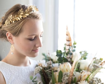 Gold or silver wedding crown made with high quality metal laurel leaves, botanical modern design for the bride after a leaf hair piece
