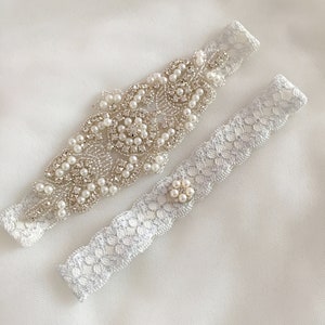 ELISABETH | Dusty pale blue wedding garter single/set made with light blue floral lace, crystals and pearls for romantic style wedding