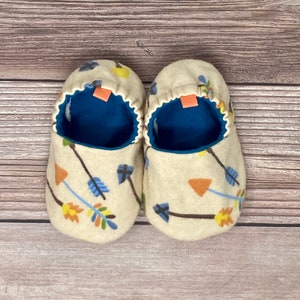 Pfeil Baby-Booties, Neugeborene Mokassins, Babygeschenk, Baby-Dusche-Geschenk, Stoffschuhe, Säugling Hausschuhe, Kleinkind-Schuhe