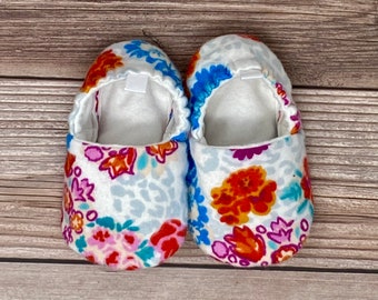 Floral Baby Shoes, Baby Booties, Newborn Moccasins, Baby Gift, Baby Shower Gift, Fabric Shoes, Infant Slippers, Toddler Shoes