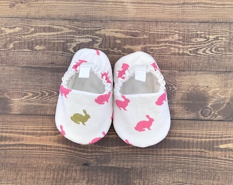 Bunny Baby Shoes, Easter Baby Booties, Newborn Moccasins, Baby Gift, Baby Shower Gift, Fabric Shoes, Infant Slippers, Toddler Shoes