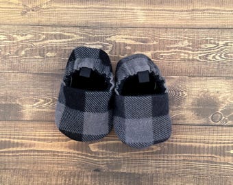 Zapatos de bebé a cuadros de búfalo, botines de bebé, mocasines para recién nacidos, regalo para bebés, regalo de baby shower, zapatos de tela, zapatillas para bebés, zapatos para niños pequeños