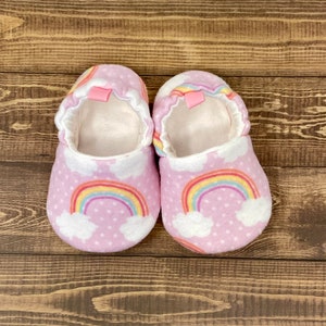 Regenbogen Babyschuhe, Babyschuhe, Trendige Babyschuhe, Geschenk für Baby, Baby-Dusche-Geschenk, Stoffschuhe, Säugling Hausschuhe, Kleinkind-Schuhe